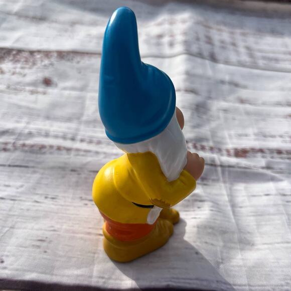 Disney Bashful Dwarf Snow White 4" Vinyl Figure Pre-Loved - Picture 2 of 4